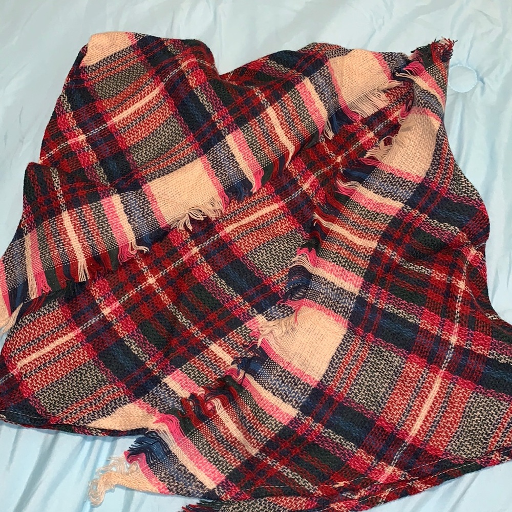 Wander Agio long triangle shawl/ wrap